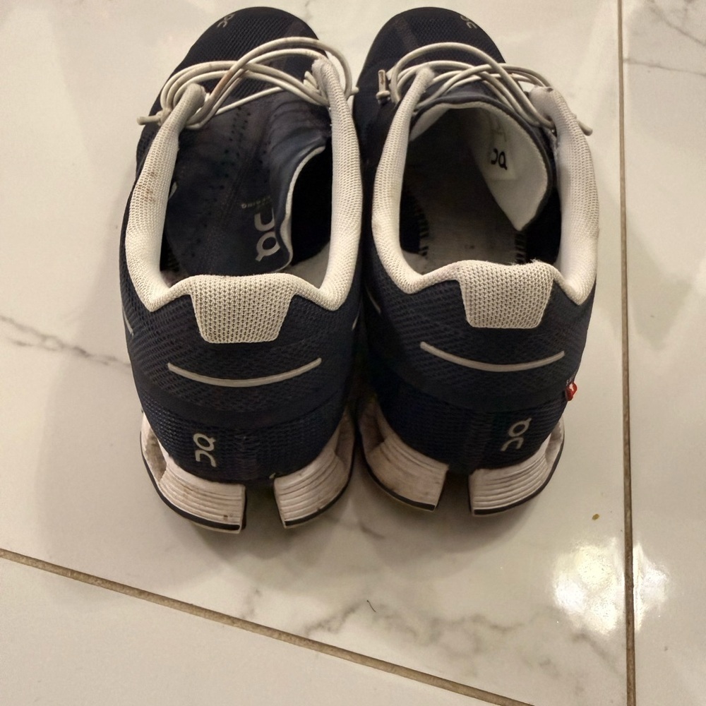 On Running Men's Navy and White Athletic Shoes Size 9.5 - Picture 3 of 6